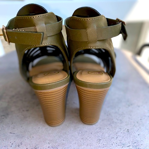 Weaved Wedges - Picture 6 of 9